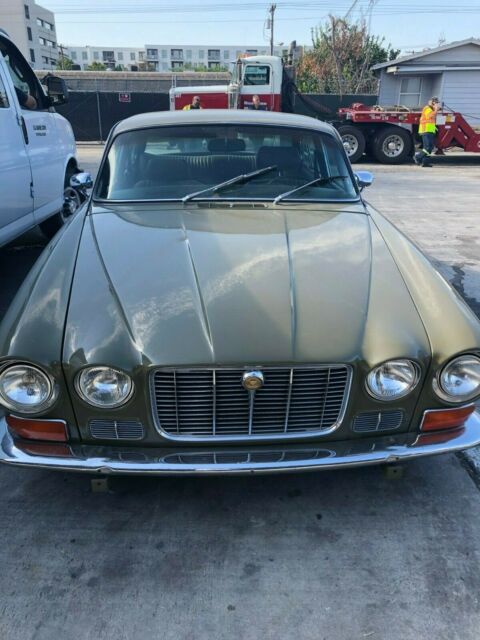 Jaguar XJ6 1973 image number 20