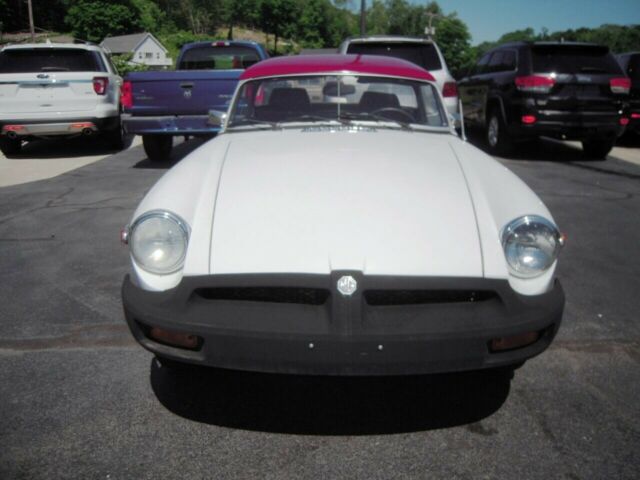 MG MGB 1975 image number 1