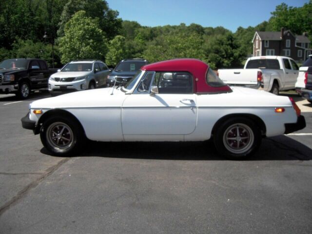 MG MGB 1975 image number 7