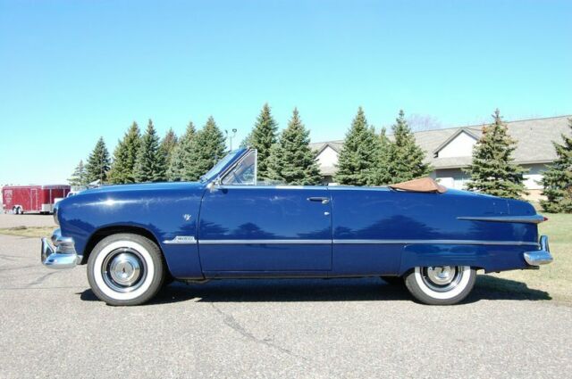 Ford Custom 2DR Convertible 1951 image number 3