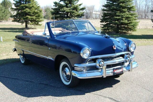 Ford Custom 2DR Convertible 1951 image number 30