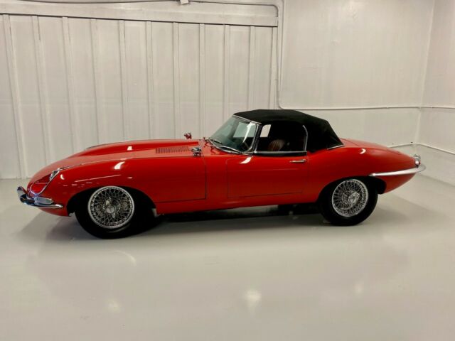 Jaguar E-Type 1967 image number 10