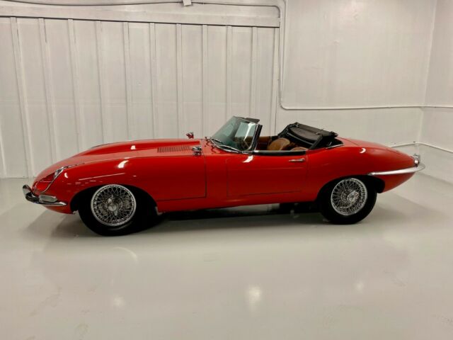 Jaguar E-Type 1967 image number 13