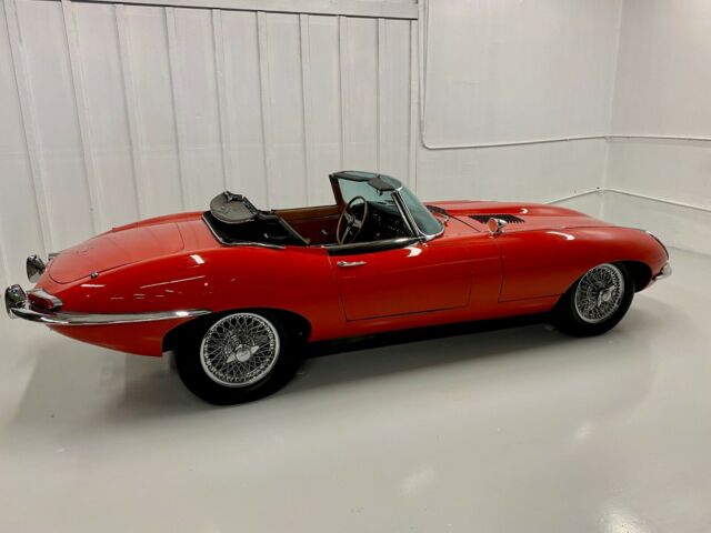 Jaguar E-Type 1967 image number 27