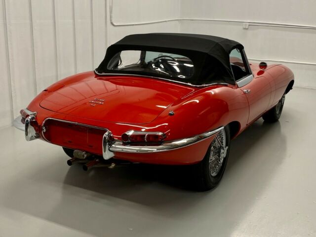 Jaguar E-Type 1967 image number 29