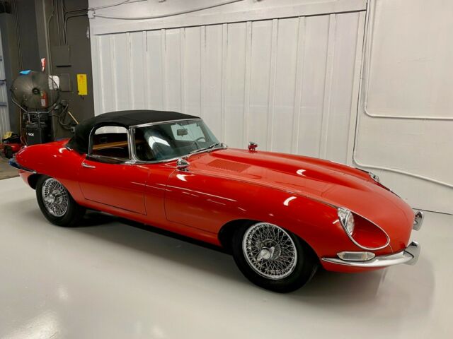 Jaguar E-Type 1967 image number 30