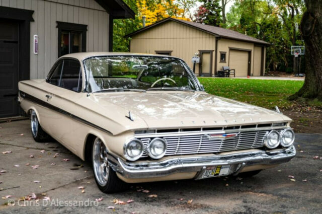 Chevrolet Impala 1961 image number 1