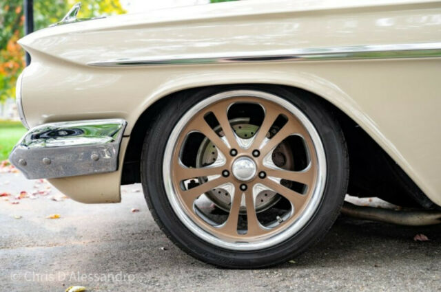 Chevrolet Impala 1961 image number 22