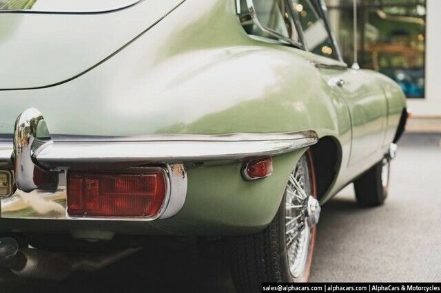 Jaguar E-Type 1969 image number 41