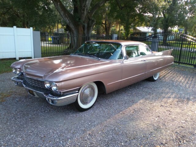 Cadillac DeVille 1960 image number 0