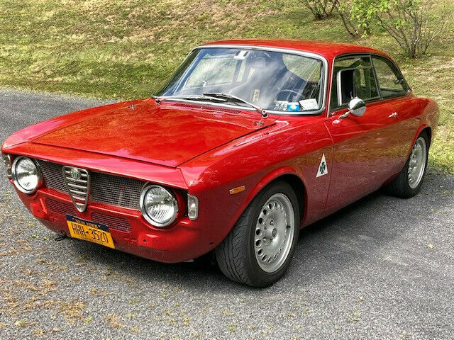 Alfa Romeo GT 1968 image number 0