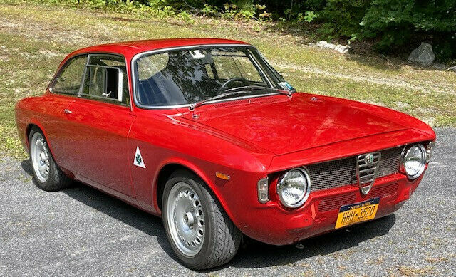 Alfa Romeo GT 1968 image number 1