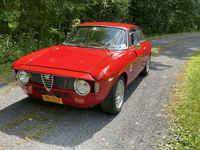 Alfa Romeo GT 1968 image number 2