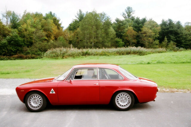 Alfa Romeo GT 1968 image number 46