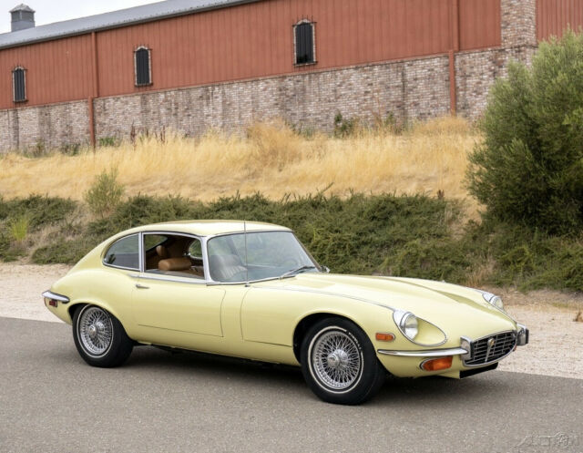 Jaguar E-Type 1971 image number 30