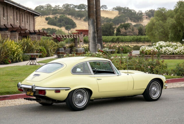 Jaguar E-Type 1971 image number 4