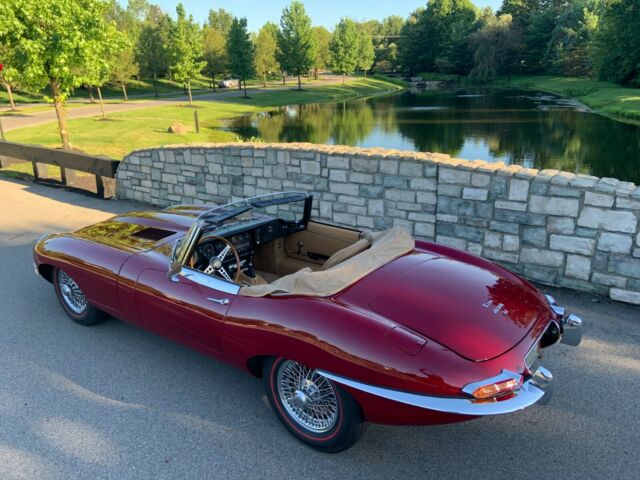 Jaguar E-Type 1968 image number 1