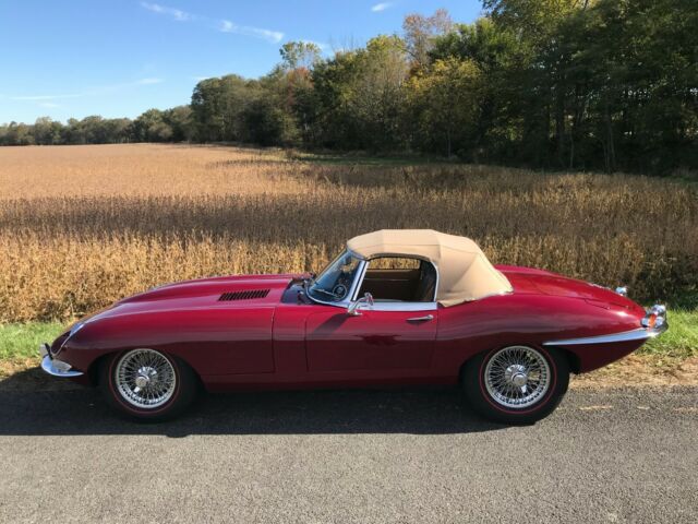 Jaguar E-Type 1968 image number 18