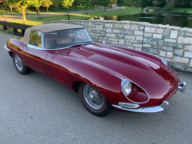 Jaguar E-Type 1968 image number 30