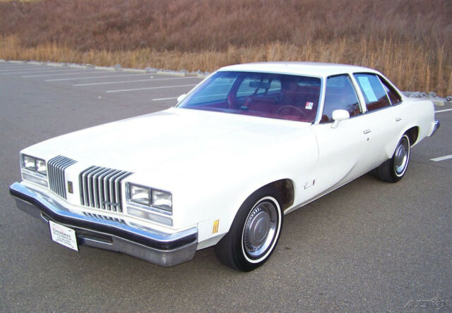 Oldsmobile Cutlass 1977 image number 0