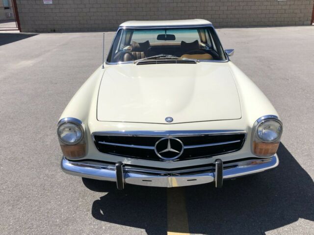 Mercedes-Benz SL-Class 1970 image number 12