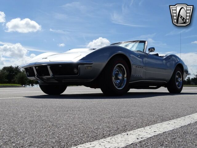 Chevrolet Corvette 1968 image number 16