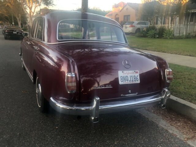 Mercedes-Benz 200-Series 1959 image number 29