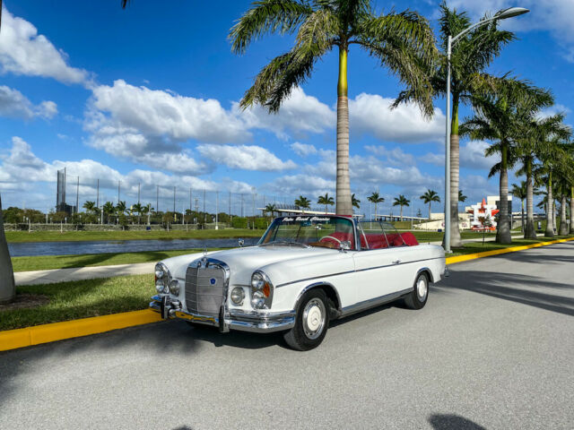 Mercedes-Benz 200-Series 1963 image number 1