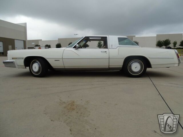 Oldsmobile Toronado 1977 image number 2