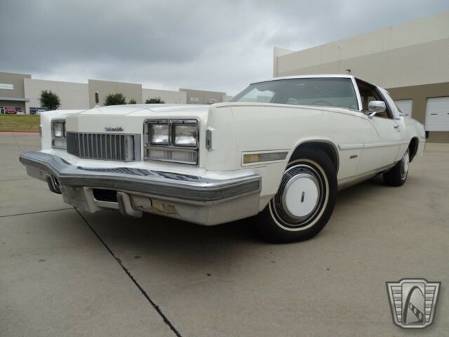 Oldsmobile Toronado 1977 image number 23