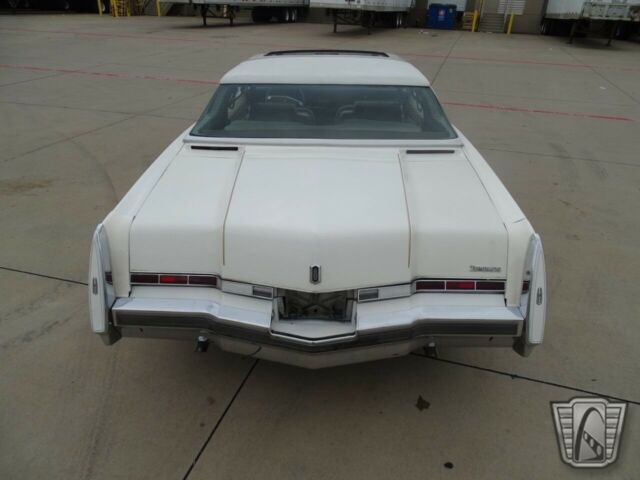 Oldsmobile Toronado 1977 image number 27