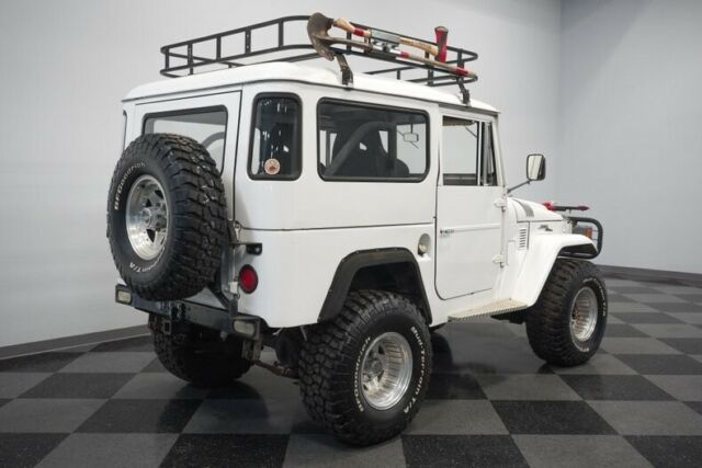 Toyota FJ Cruiser 1967 image number 13