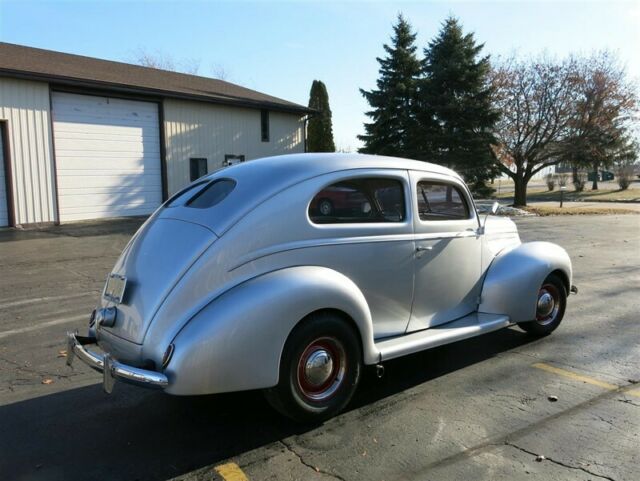 Ford Deluxe Tudor Sedan, 1939 image number 34