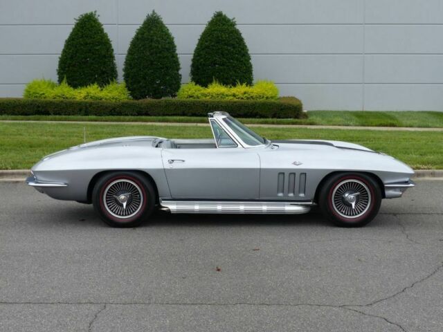 Chevrolet Corvette 1966 image number 31