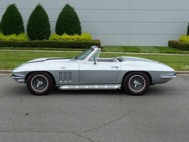 Chevrolet Corvette 1966 image number 32