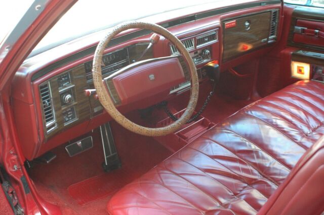 Cadillac DeVille 1977 image number 11