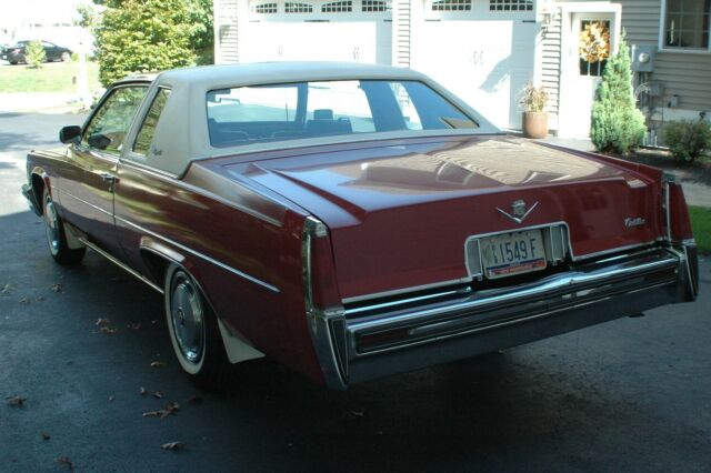 Cadillac DeVille 1977 image number 28