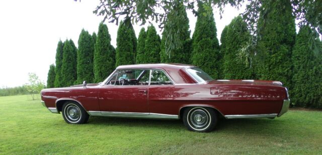 Pontiac Bonneville 1964 image number 1