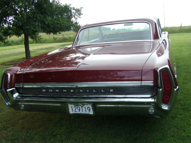 Pontiac Bonneville 1964 image number 17