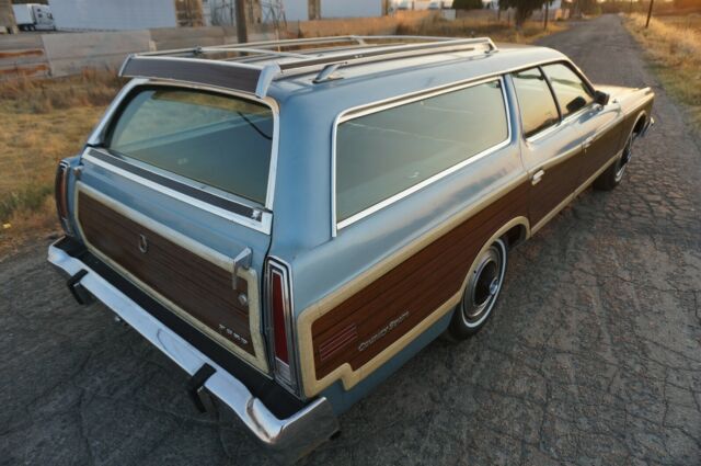 Ford Country Squire 1973 image number 15