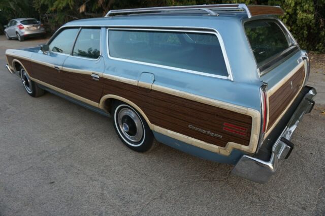 Ford Country Squire 1973 image number 27