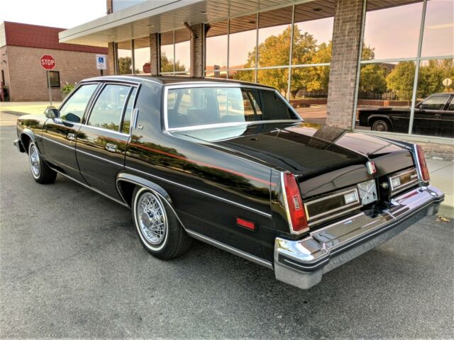 Oldsmobile Ninety-Eight 1979 image number 1