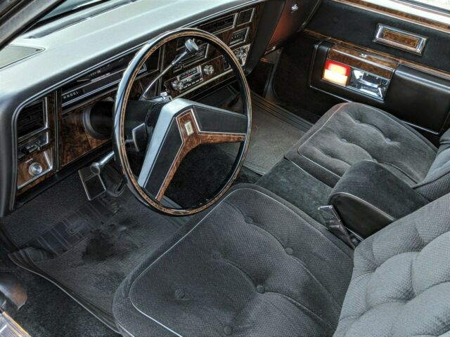 Oldsmobile Ninety-Eight 1979 image number 10