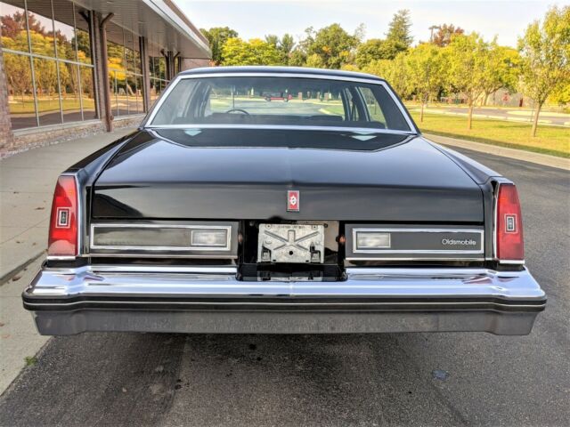 Oldsmobile Ninety-Eight 1979 image number 2