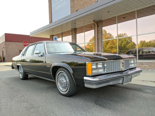 Oldsmobile Ninety-Eight 1979 image number 30