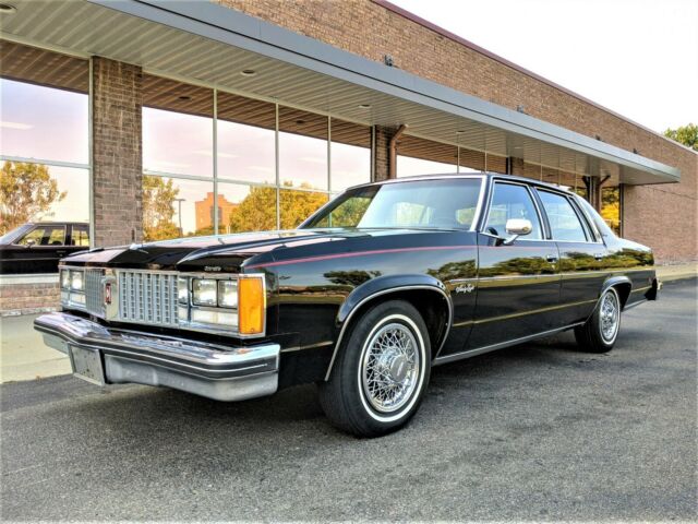 Oldsmobile Ninety-Eight 1979 image number 32