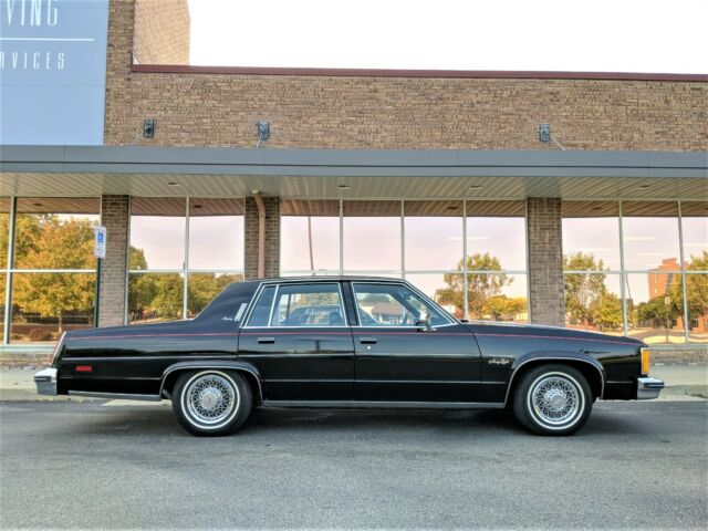 Oldsmobile Ninety-Eight 1979 image number 4