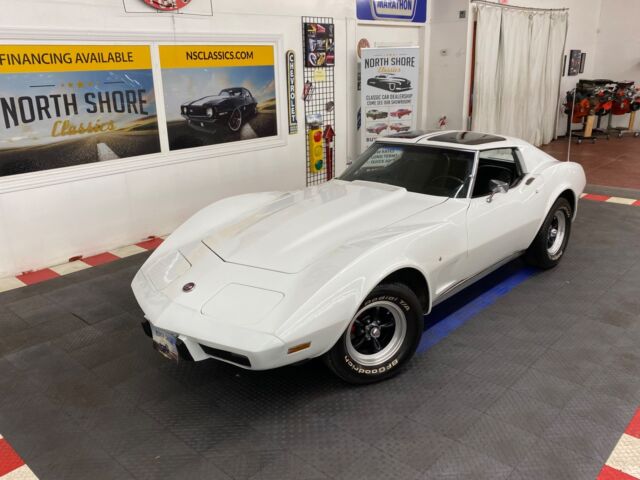 Chevrolet Corvette 1975 image number 24