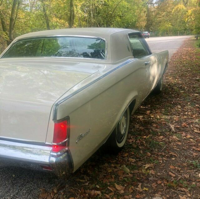 Lincoln Continental 1971 image number 24