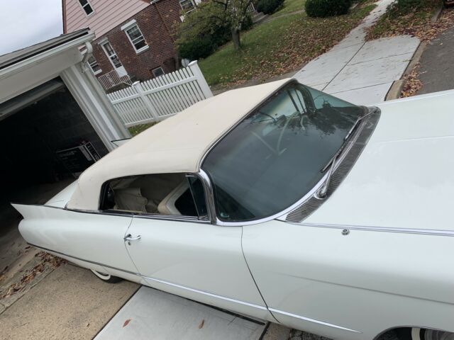 Cadillac DeVille Convertible 1960 image number 19